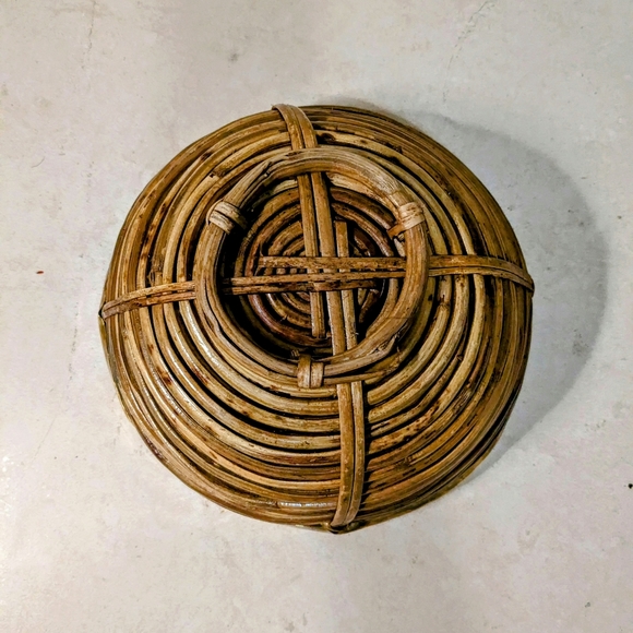 Rattan Brass 1960 MCM fruit decor bowl - Picture 2 of 4